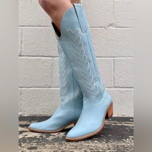 GORGEOUS NWT Mi.iM light blue cowboy boots w/ heart & bow detail